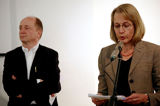 Zur Ausstellungseröffnung am 12. Januar 2011 sprachen der Rektor der Burg Giebichenstein Kunsthochschule Halle, Prof. Axel Müller-Schöll und Frau Dr. Nike Bätzner, Professorin für Kunstgeschichte.
