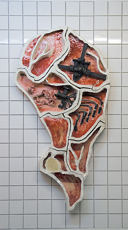 Johannes Fötsch, aus der Serie „Der Fleischwolf“, Grundlagenstudium, 2. Studienjahr Plastik, Studienrichtung Keramik
