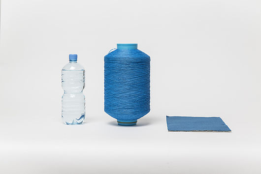 BMW AG: aus recycelten PET-Flaschen hergestelltes Garn. Foto: Matthias Ritzmann