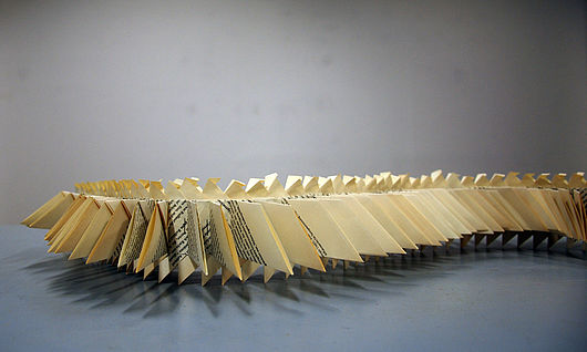 Nora Läkamp, "Cage" Papierspirale aus gefalteten Buchseiten 2013/14 (Deatail)