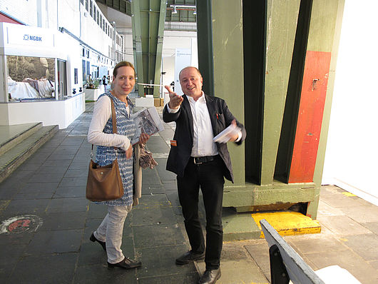 Manon Bursion, Leiterin der Kunststiftung des Landes Sachsen-Anhalt und Axel Müller-Schöll auf der Preview Berlin 2012, Foto: Paolo Bianchi. 