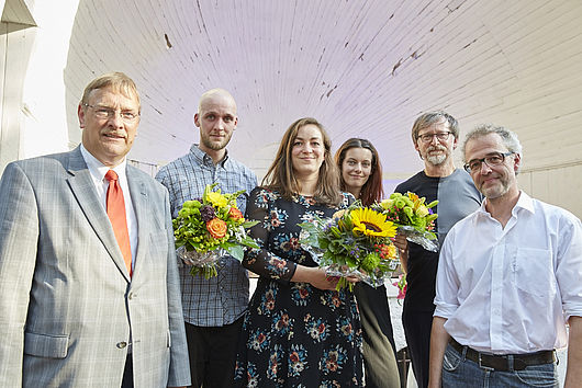 Verleihung des Kunstpreises 2015 (v.l.n.r.): Jan-Hinrich Suhr, Karl Pompe, Lucy König, Marie Lynn Speckert, Prof. Dieter Hofmann, Prof. Rolf Wicker. Foto: Marco Warmuth