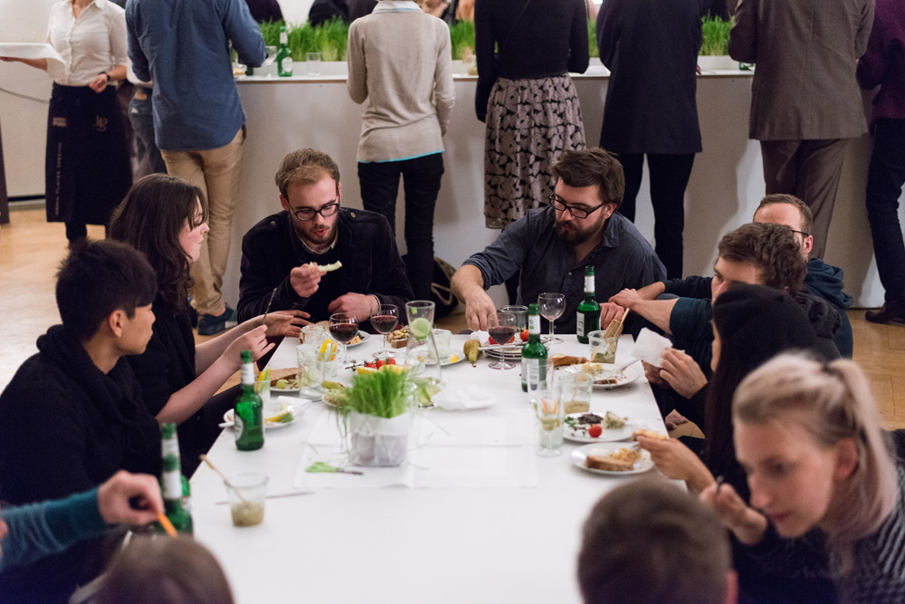Mit fränkischen Speziaitäten wurde der Amtsantritt von Prof. Dieter Hofmann und seinem Team bis weit in die Nacht gefeiert. Foto: Raisa Galofre