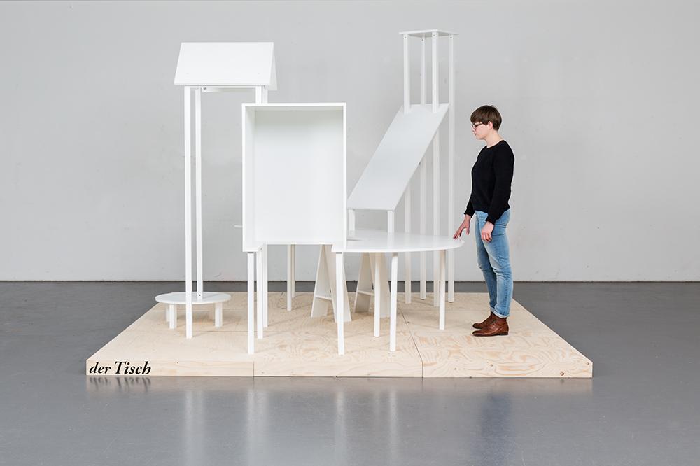 Malte Westphalen, Die im Design ignorierten Dinge, 2014, MDF, Vollholz, Seekiefer, Lack, Text, 300 x 300, 250 cm. Foto: Matthias Ritzmann