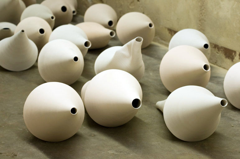 Claudia Klinkert, „ZOON POLITIKON“, Diplom, Plastik, Studienrichtung Keramik, 2007