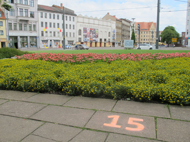 Setz’ einen Punkt. Mittelpunkterhebung am Steintorplatz: Elisabeth Zunk, Luise von Rohden, Kristina Sinn