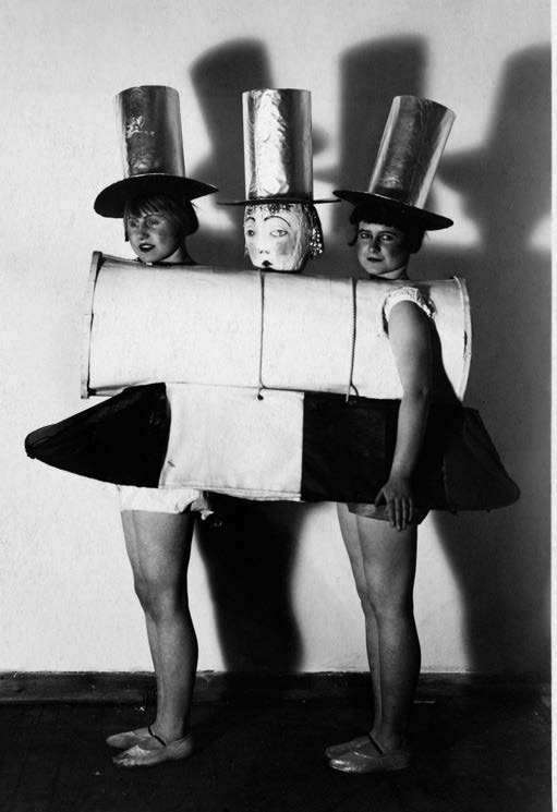 „Die Kollektiv-Girls“ zum Burgfest „Neue Sachlichkeit“, 1925. Foto: Stadtarchiv Halle (Saale)