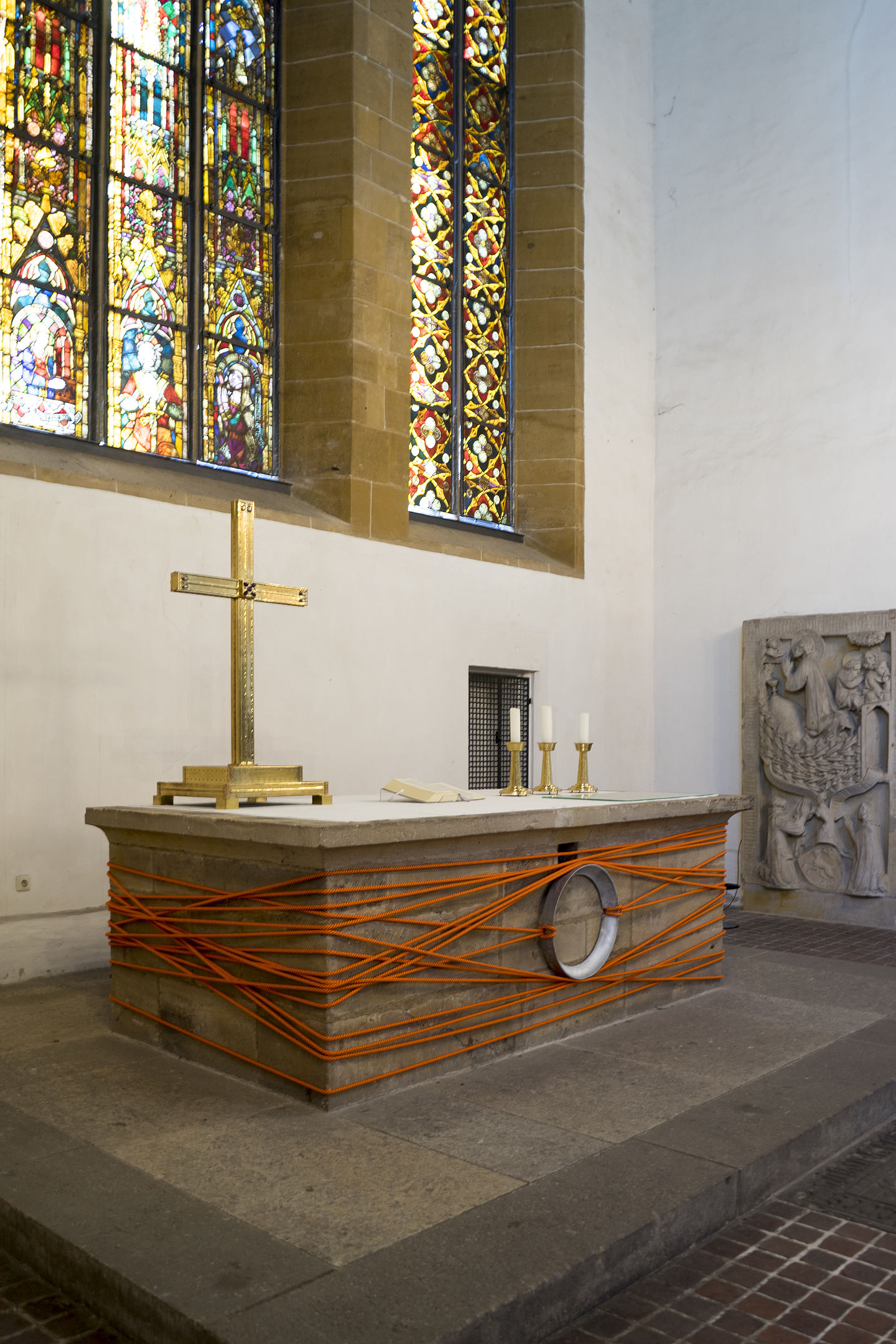 Seil+Ring+Haken, dreiteiliges rotes Parament für das Augustinerkloster Erfurt, 2018