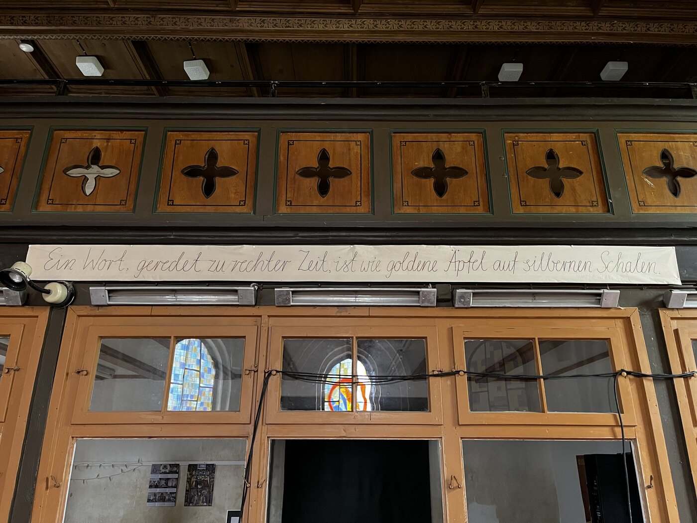 Dorfkirche Lansen, Stickerei von Sofia Simeth, Foto: Nike Bätzner