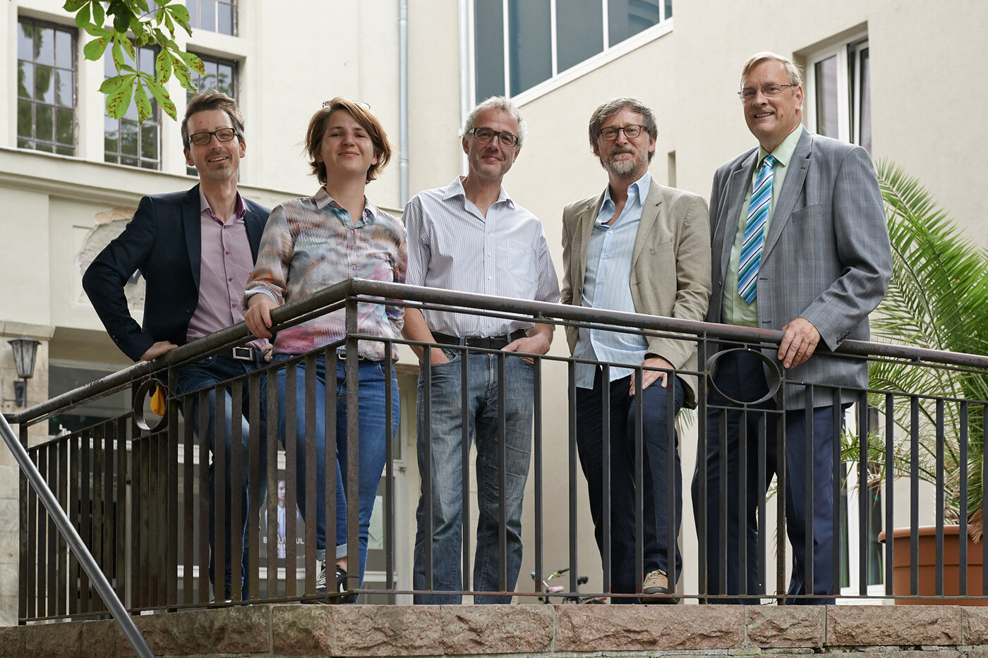 Die Mitglieder der Jury zum Kunstpreis der Stiftung der Saalesparkasse 2015 (v.l.n.r.): Thomas Bauer-Friedrich, Arne Linde, Prof. Rolf Wicker, Prof. Dieter Hofmann, Jan-Hinrich Suhr. Foto: Sascha Linke.