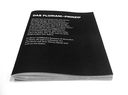 Lukas Adolphi, „Das Floriani-Prinzip“, Digitaldruck und Linolschnitt-Originalgrafik, 17 x 23 cm, März 2014, Foto: Lukas Adolphi