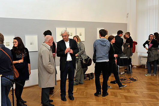 Ausstellung „Simple Fake Papers. Zeichnungen von Thomas Rug“ in der Hochschulgalerie im Volkspark Halle, Foto: Udo W. Beier