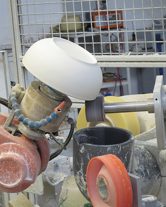 Automatisierung in der Porzellanherstellung von Kahla Porzellan, Foto: Giese