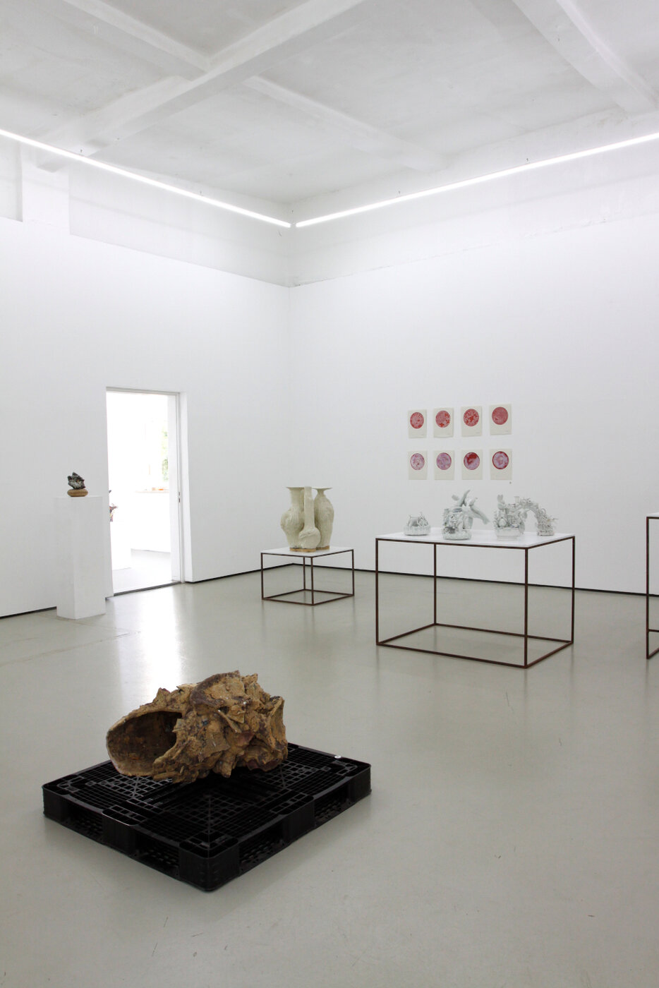 Ausstellungsansicht BREAKING SYMMETRY