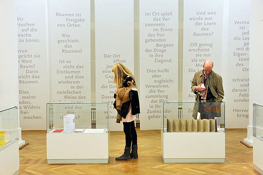 Blick in die Ausstellung „Bücher sind Reisen – Buchstaben sind Klänge“. Foto: Udo W. Beier