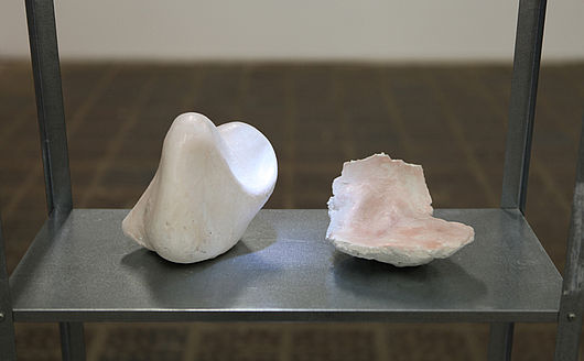 Thomas Kirchner, „Andruck“, 2013, Gips, Wachs, 2 Plastiken, ca. 25 cm x 25 cm x 25 cm
