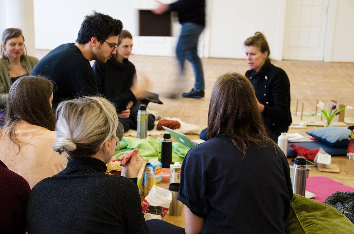 Picknicks in der Ausstellung "erreger- | EIGEN frequenz"