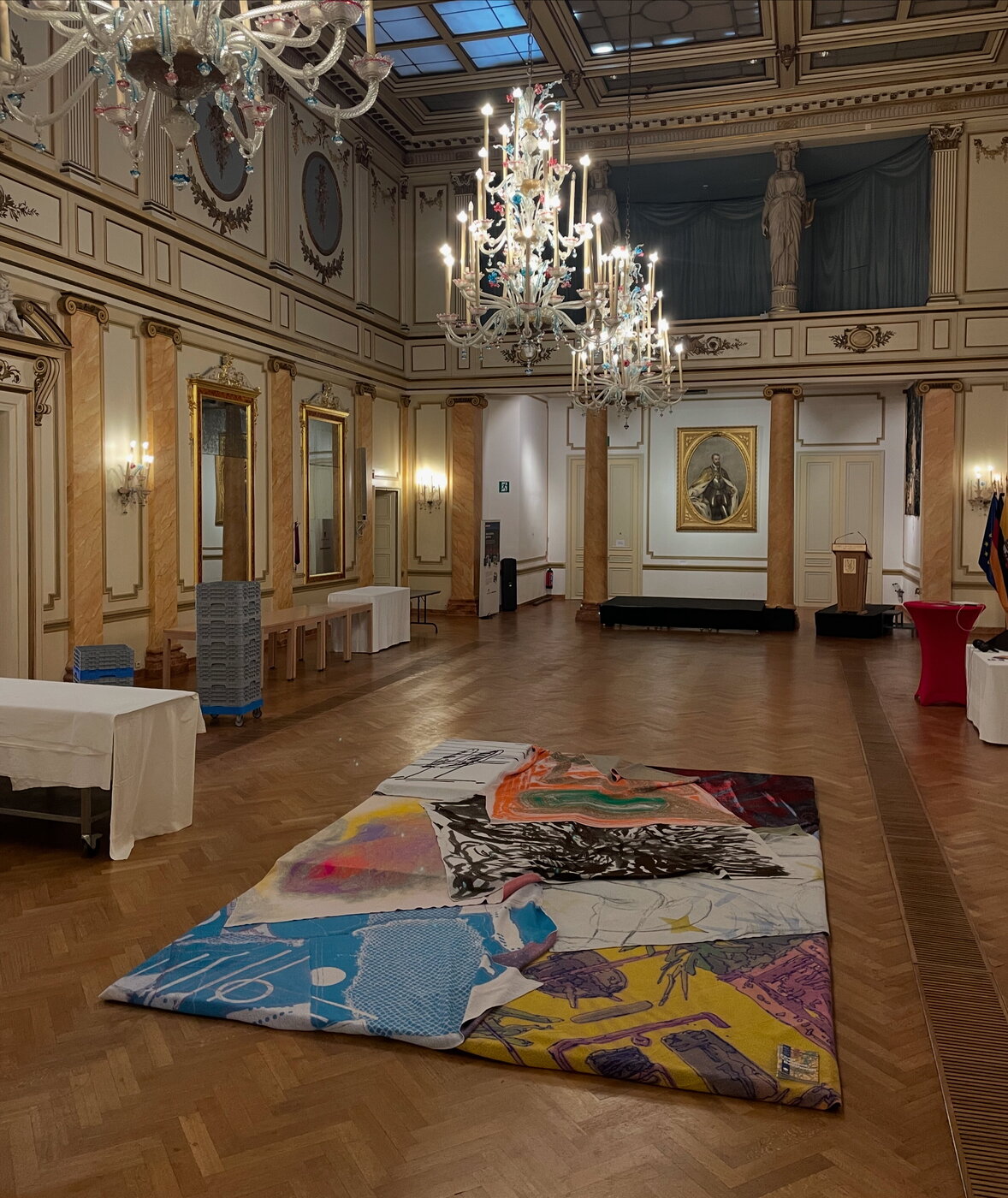 Artistic intervention – Grafikstudierene in fortlaufender Kollaboration mit der Staatskapelle Halle, beim Sommerfest im Cercle Royal Gaulois in Brüssel, Juli 2025. Foto: Paul McDevitt