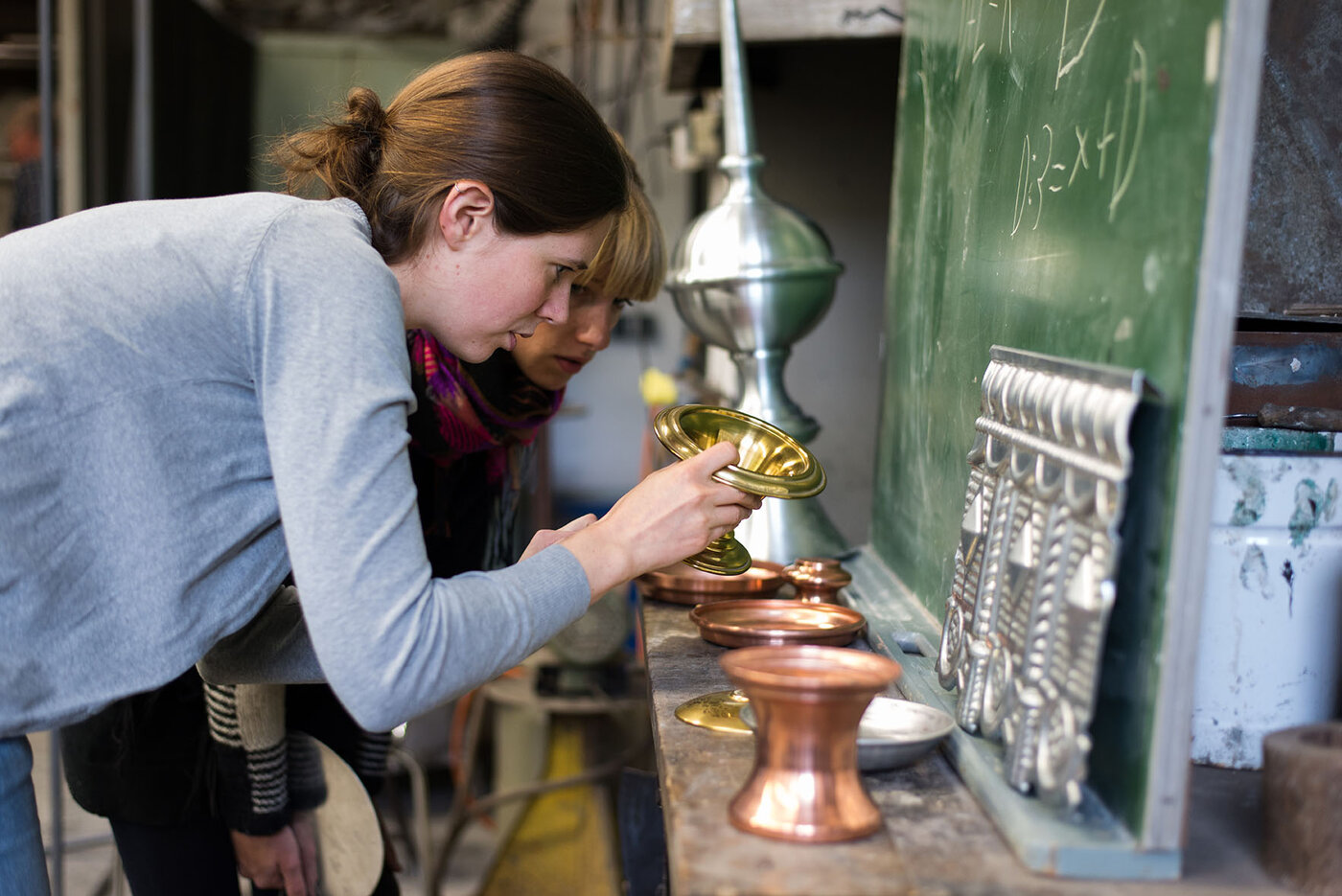 Workshop "Die Metalldrückbank". Foto Raisa Galofre
