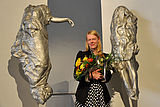 Der Kunstpreis der Stiftung der Saalesparkasse 2011 wurde vergeben an Sonja Schrader, Burg-Absolventin der Studienrichtung Bildhauerei/Figur, für ihre Diplomarbeit „Über die Liebe – Haltung und Metamorphose“; Foto: Udo W. Beier