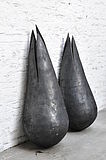 Andrea Zaumseil: "Fauces" 2010, Stahl geschweißt, zweiteilig je ca 130 x 50 x 50 cm