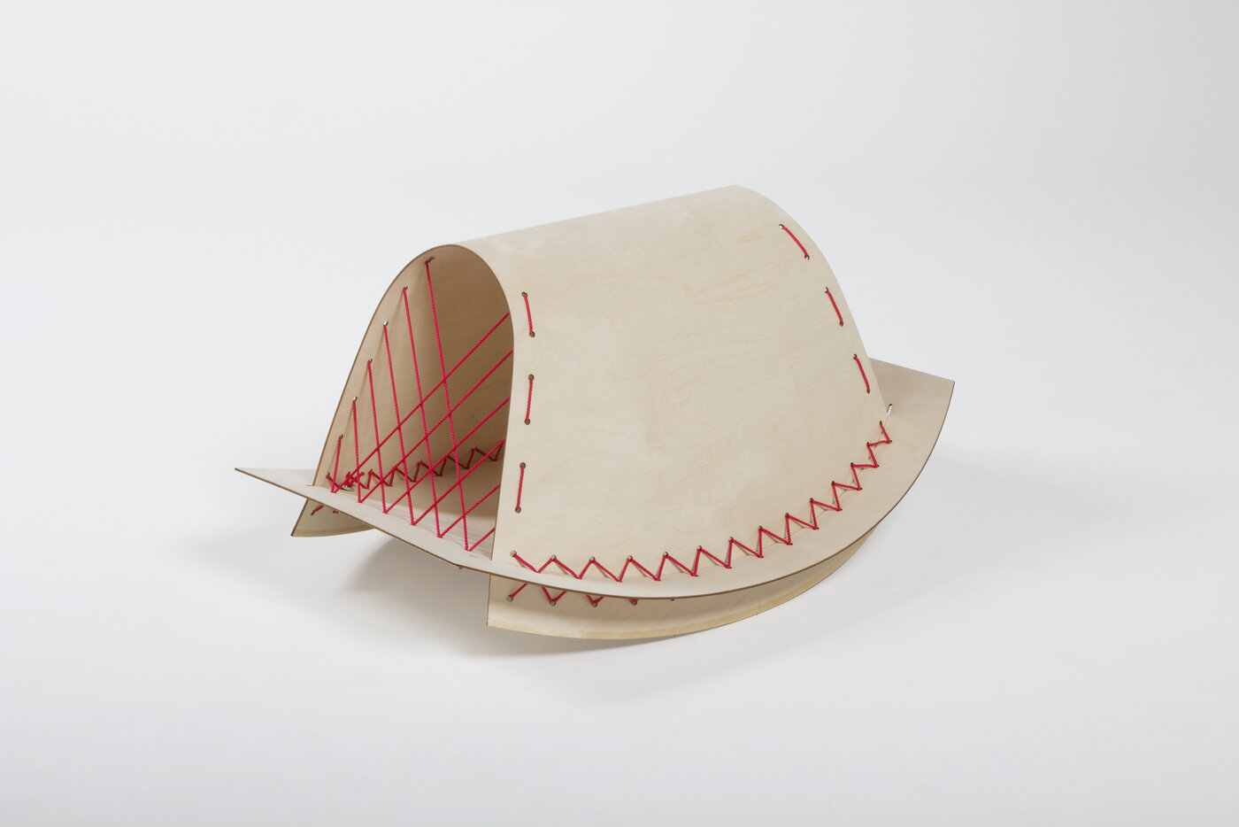 Schaukelhocker "Verstrickt & Zugenäht"; Henrike Geißler; 8. Semester