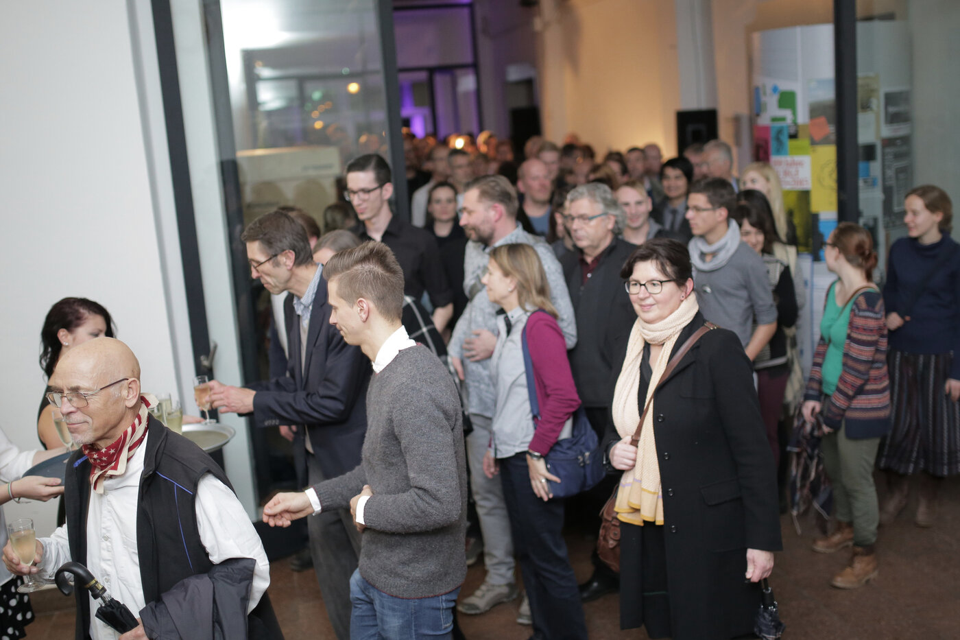 Einzug der Gäste in die Ausstellung Fotograf: Alexander Dalbert