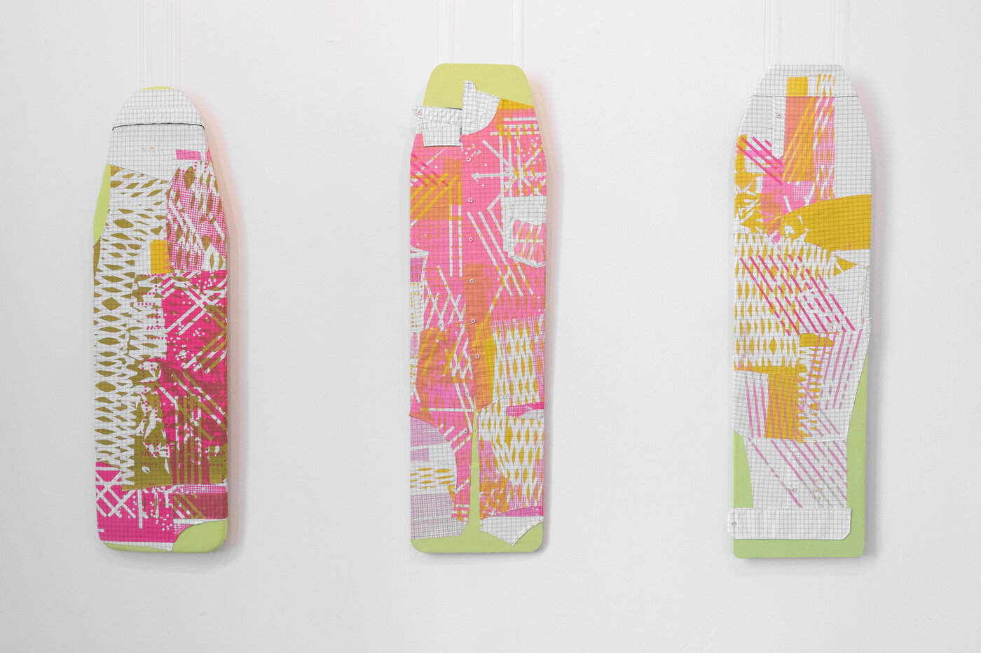 Eröffnung von "IRONY", eine Ausstellung in Kollaboration mit der Klasse von Tobias Hantmann in der Galerie ADA Meiningen, April 2025, Foto: Caroline Gerlach