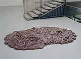 Thomas Rentmeister, ohne Titel, 2000, Nutella, ca. 25 x 270 x 180 cm. Foto: Thomas Rentmeister