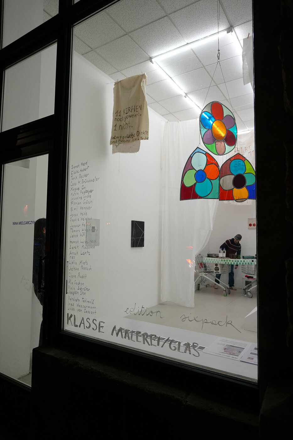 Klassenausstellung in der Galerie Nina Mielcarczyk, Leipzig, Edition Sixpack, Dezember 2025