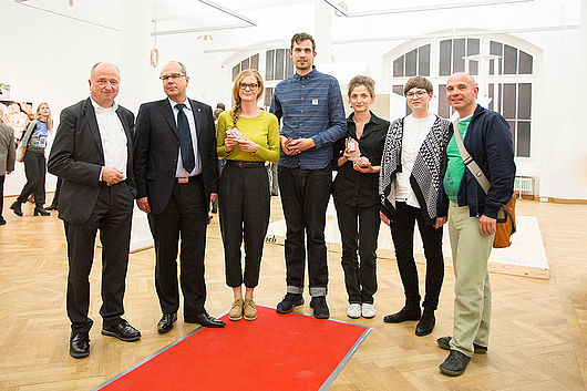 Die glücklichen Preisträger des GiebichenStein Designpreis 2014. Foto: Matthias Ritzmann