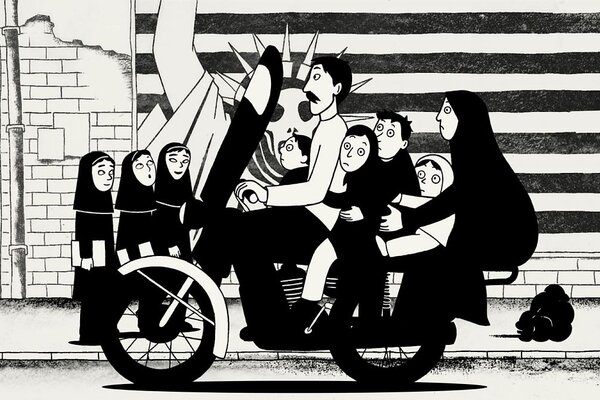 Filmstill aus dem Zeichentrickfilm: Persepolis; im Vordergrund fährt ein Mann mit vier Kindern und einer Frau auf einem Motorrad, die weiblichen Personen tragen Kopftücher; dahinter auf dem Gehsteig steht eine Dreiergruppe Mädchen, die wie Nonnen gekleidet sind, zwei von ihnen tragen ein Stück Papier unter dem Arm; im Hintergrund ist an einer Hausmauer ein riesiges Plakat mit Querstreifen und davor der Freiheitsstatue zu sehen, ihr Gesicht ähnelt einem Totenkopf