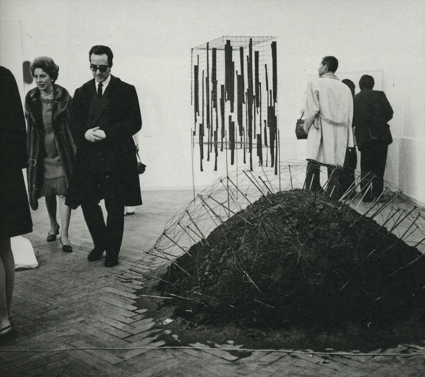 Life in your head. When attitudes become form, 1969, Kunsthalle Bern, AK: Fondazione Prada, Ca‘ Corner della Regina, Venice, Milano 2013, S. 341.