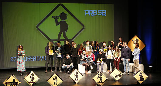 Jury und Gewinner des 23. Jugendvideopreises Sachsen-Anhalt