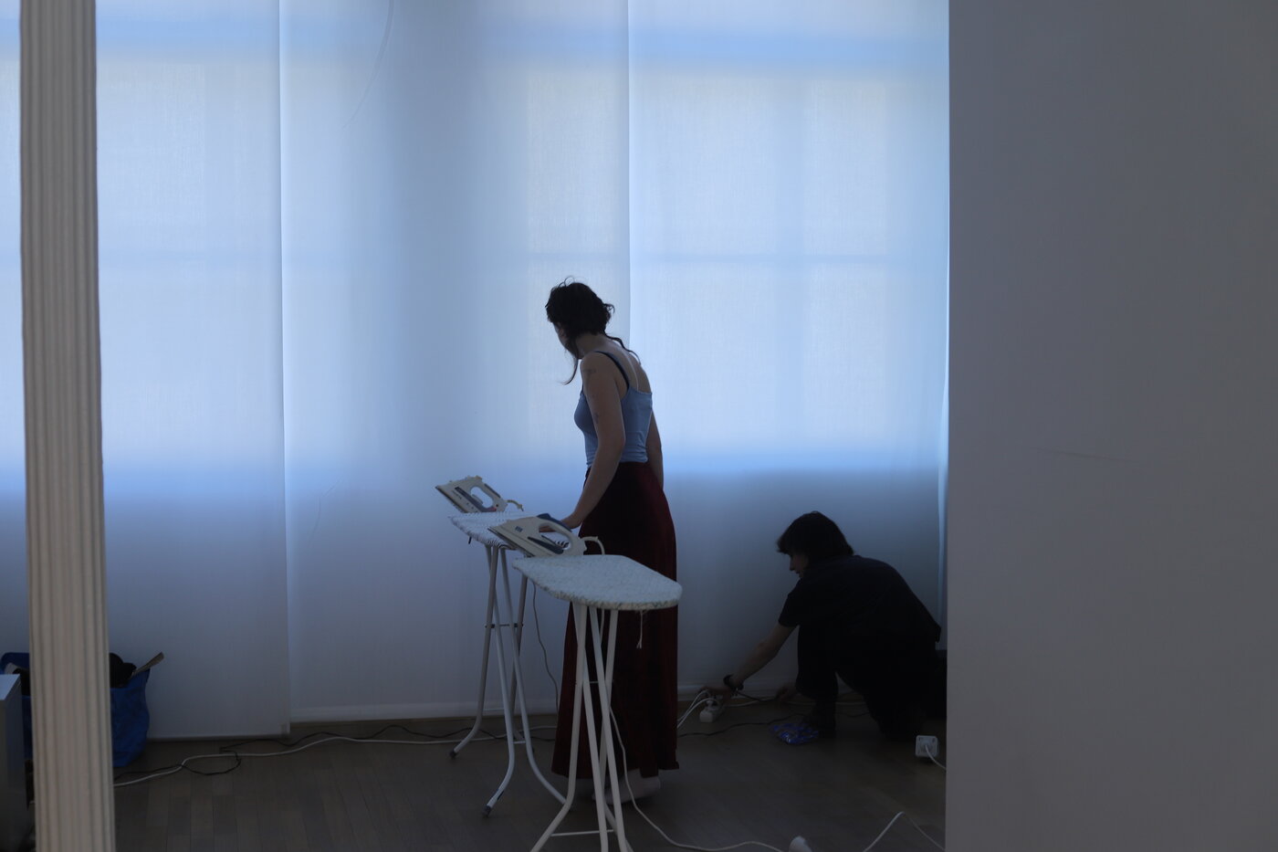 Ausstellung IRONY, in Kollaboration mit mit der Klasse von Tobias Hantmann in der Galerie ADA Meiningen, April 2025, Foto: Caroline Gerlach