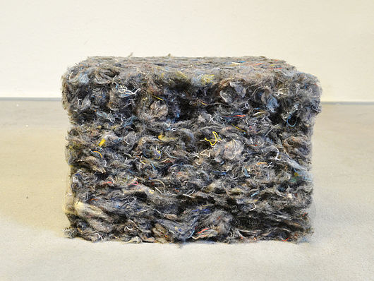 Rohstoff, 2012, Textilfasern (lose), 40 x 35 x 30cm, (1) (Foto: Sophia Venske)