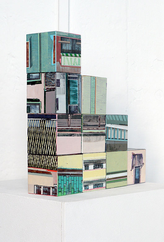 Anja Warzecha, „Fremd Spielen“ (ein Spiel aus 10 bemalten Holzwürfeln), je 9 x 9 x 9 cm, 2012/13