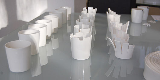 Porzellanstudien Dick und Dünn - Klang und Porzellan Arbeiten von Haoni Wang. Foto Mückel