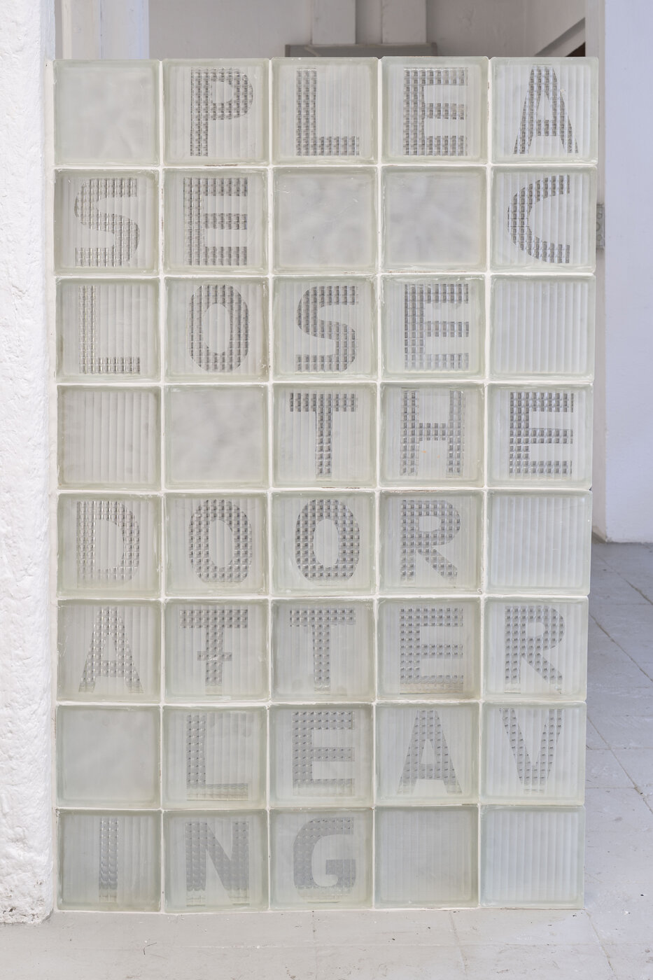 "Please close the door after leaving" von Clara Rudolf