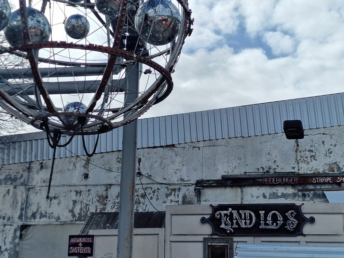 Eingang Station Endlos für Wokshop mit Studiengruppe