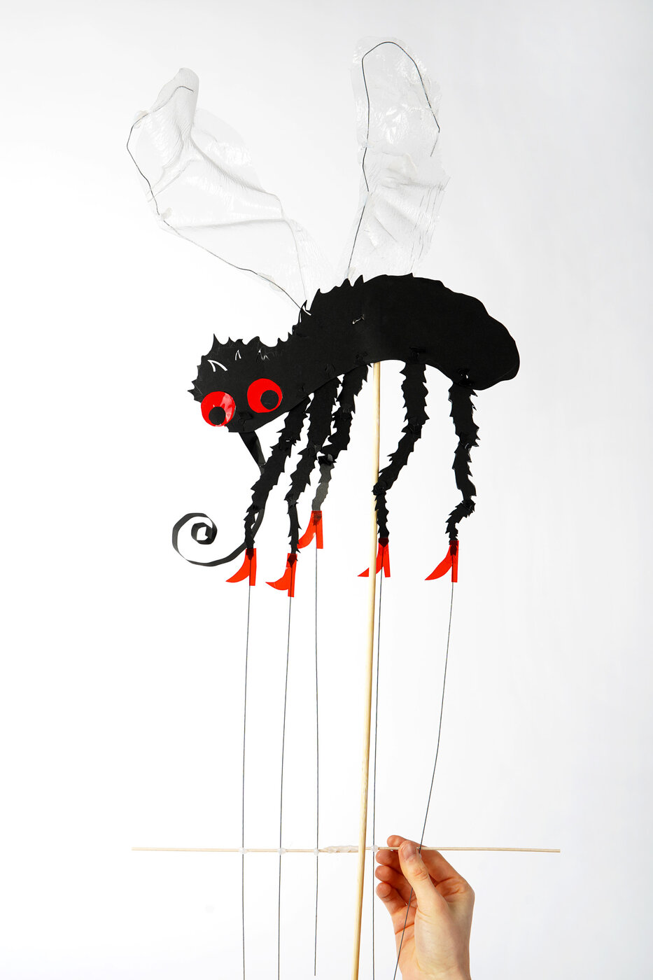 Schattenfigur von Naja Mederacke - Mücke saugende Sina
